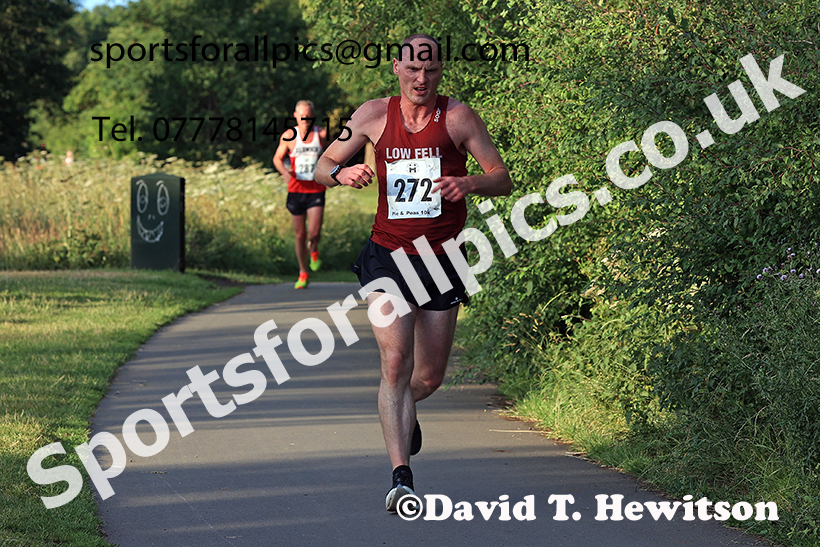 The 2025 Tynedale Pie n Peas 10k Road Race, Ovington to Low Prudhoe, Northumberland. Photo: David T. Hewitson/Sports for All Pics
